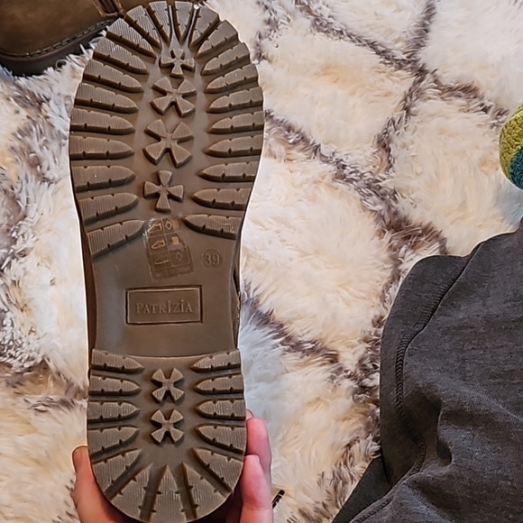 Boots - Picture 4 of 4